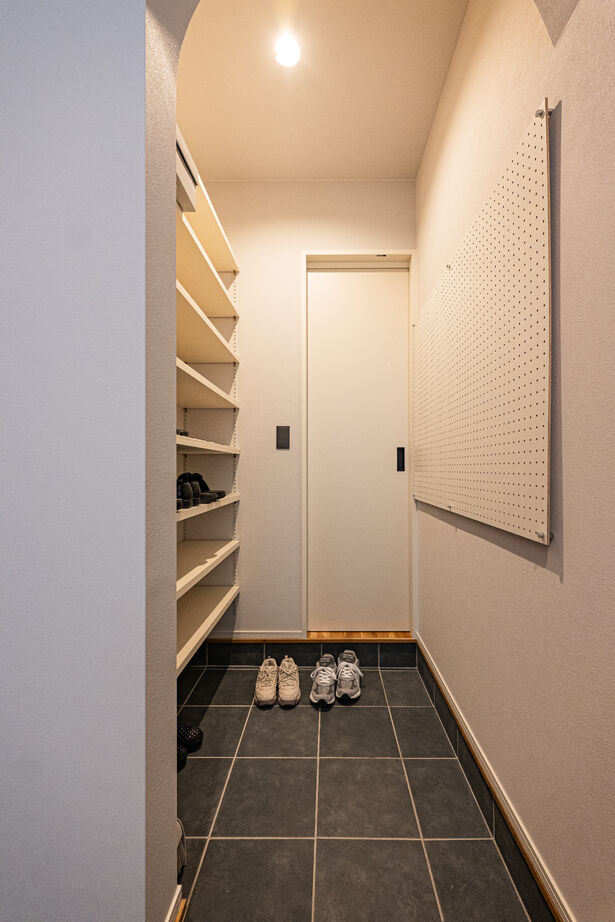 NOVEL  HOUSE 時を刻む洗練されたガルバの家の建築実例画像8