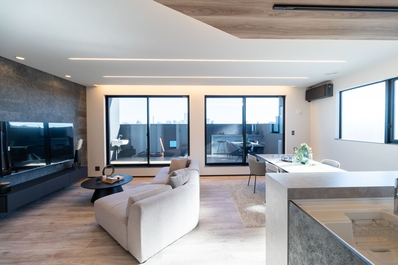 ハビの家 【37坪/2階LDK/間取り有】2階の部屋やバルコニーから花火や街の景観が楽しめるホテルライクな上質な住まいの建築実例画像3