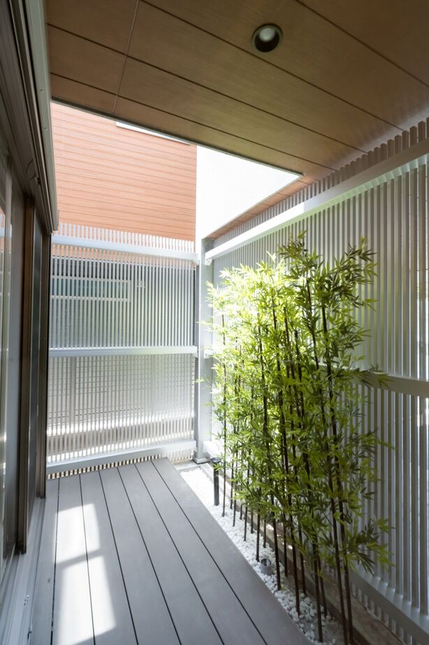 ハビの家 【37.3坪/中庭/間取り有】27.5坪の敷地に建てたプライバシーと防犯に配慮したビルトインガレージ付きの家の建築実例画像7