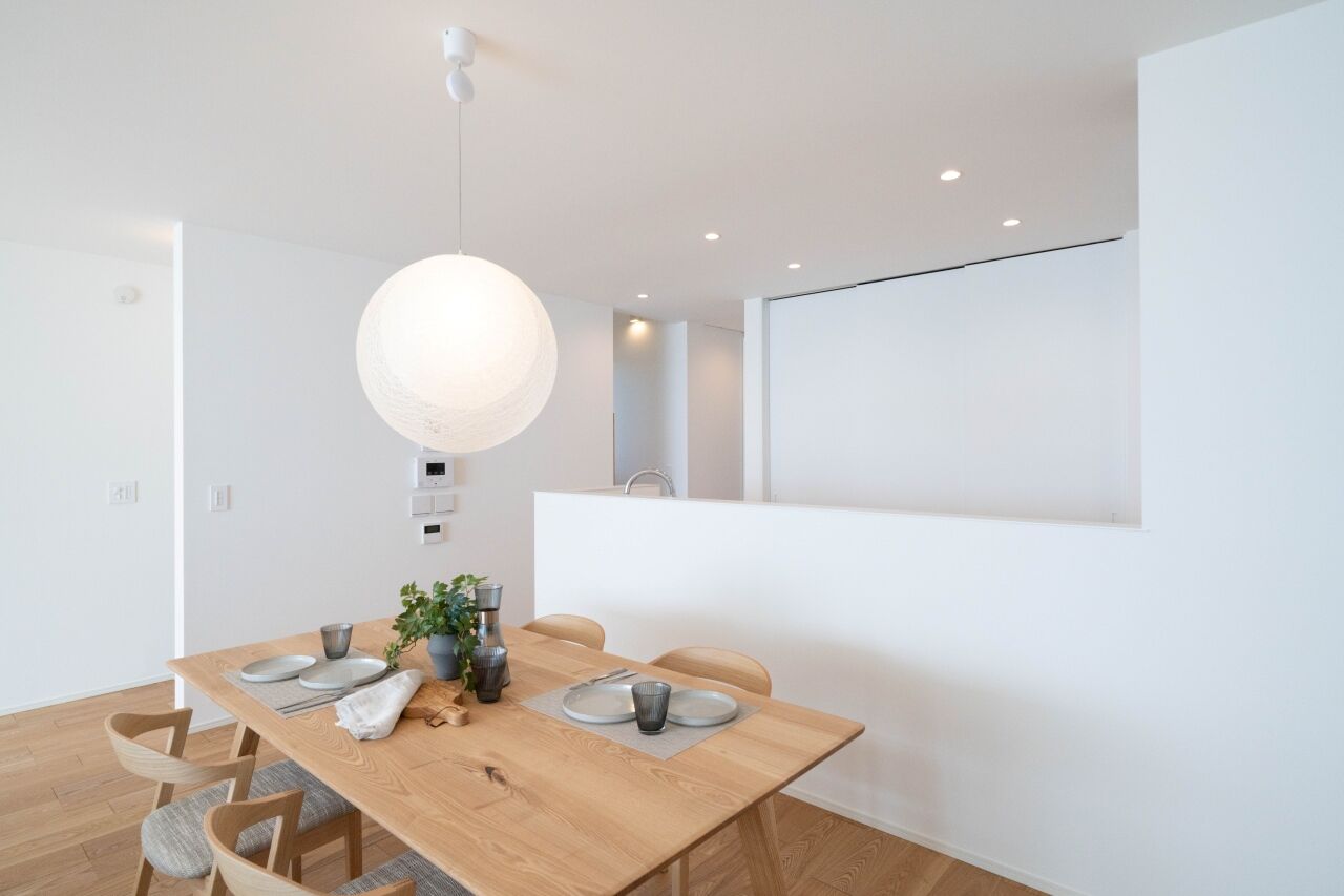 ハビの家 【41.4坪/ガレージ/間取り有】床、壁、梁で「額」を創り、景色を絵画に見立てたオーシャンビューの家の建築実例画像6