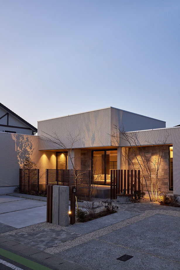 クレバリーホーム/住生活研究所 【三重県｜平屋×店舗併用住宅】タイルをアクセントにした高級感あるインテリア。店舗は明るく優しい雰囲気の建築実例画像9