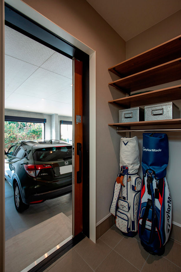 クレバリーホーム/住生活研究所 【三重県｜平屋×インナーガレージ｜3000万円台｜間取り有】ゆったり寛げるLDK。木とグレーの家事ラクな家の建築実例画像4