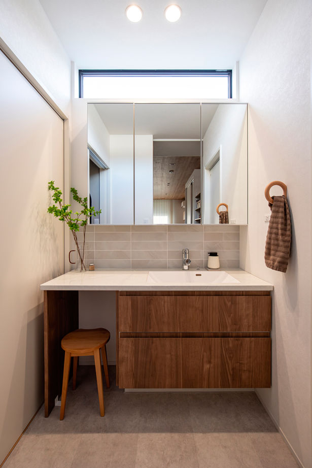 クレバリーホーム/住生活研究所 【三重県｜平屋×インナーガレージ｜3000万円台｜間取り有】ゆったり寛げるLDK。木とグレーの家事ラクな家の建築実例画像8