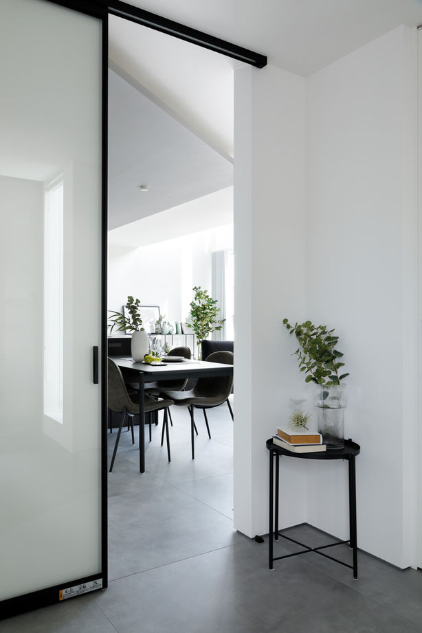 ASOLIE | ミラタップ 【4000万円台・間取り図あり】モノトーンを基調としたラグジュアリー空間の建築実例画像6