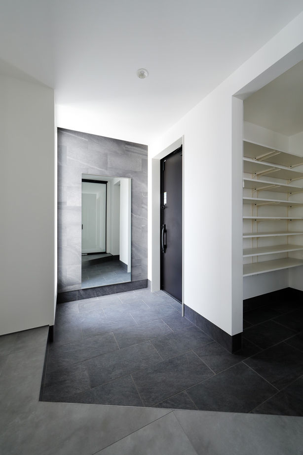 ASOLIE | ミラタップ 【4000万円台・間取り図あり】モノトーンを基調としたラグジュアリー空間の建築実例画像7