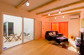 グッドリビング 【1000万円台】〈平屋×中庭〉モミの木の調湿効果で家中快適！夏はサラッと、冬は暖かな家の建築実例画像2