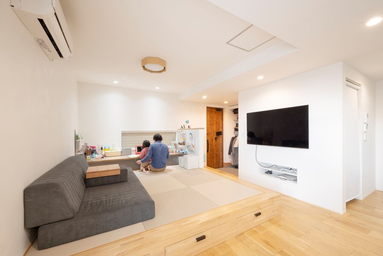 建築のひら木 一級建築士事務所 【UA値0.44 C値0.32/ZEH】期待通りの住宅性能と家事ラクを実現した「安心して暮らせる」スタイリッシュな家の建築実例画像4