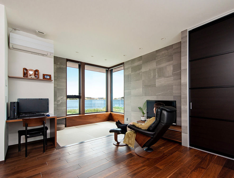 ダイワハウス 【32坪/夫婦+子ども2人/間取り図あり】天井まで届く大窓から湖の景色を一望できる家　写真10点掲載の建築実例画像2