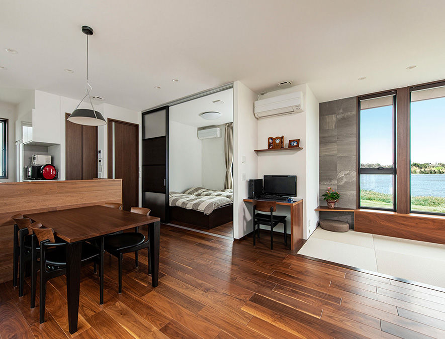 ダイワハウス 【32坪/夫婦+子ども2人/間取り図あり】天井まで届く大窓から湖の景色を一望できる家　写真10点掲載の建築実例画像4