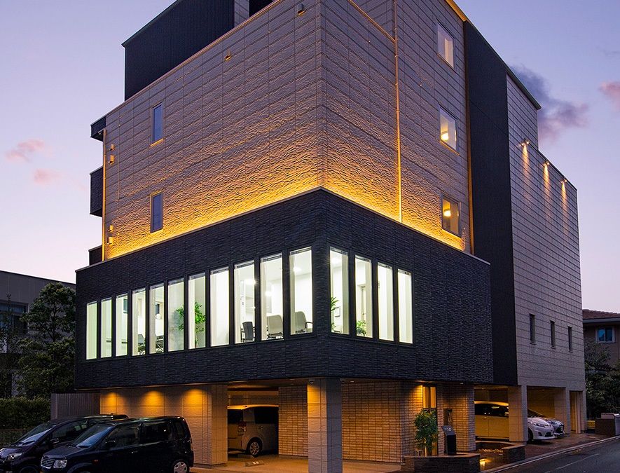 ダイワハウス 【313坪/夫婦+子ども2人/間取り図あり】連続窓が街並みに映える賃貸・事務所併用住宅　写真10点掲載の建築実例画像2