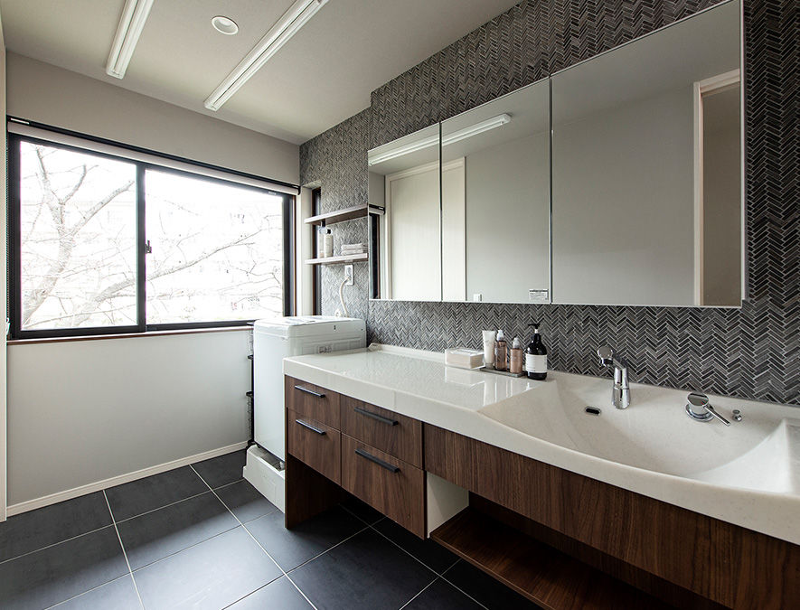 ダイワハウス 【36坪/夫婦＋犬1匹/間取り図あり】無垢板張り天井の大空間LDK　天然木とタイルが調和するシックモダンな家の建築実例画像7