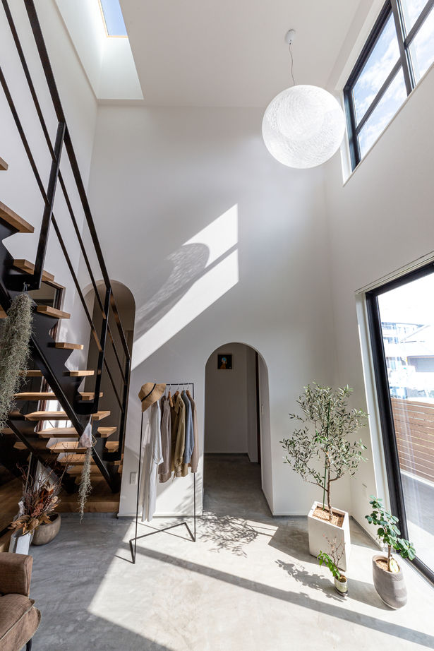 ダイワハウス 【35坪/夫婦/間取り図あり】光差し込む吹き抜けの土間が暮らしを彩る　開放感あふれる住まい　写真10点掲載の建築実例画像2