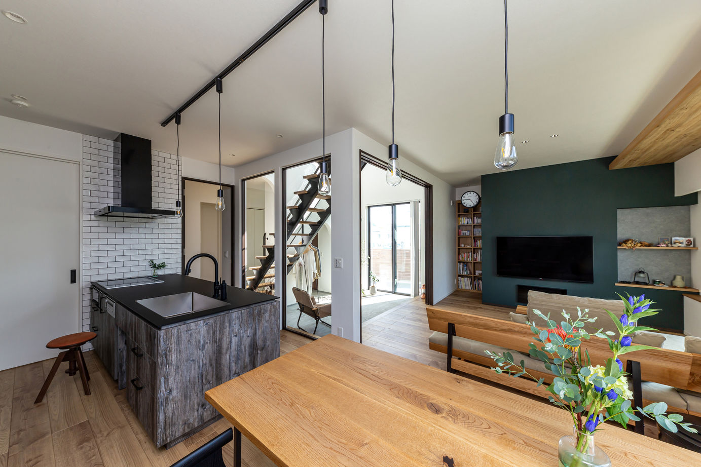 ダイワハウス 【35坪/夫婦/間取り図あり】光差し込む吹き抜けの土間が暮らしを彩る　開放感あふれる住まい　写真10点掲載の建築実例画像4