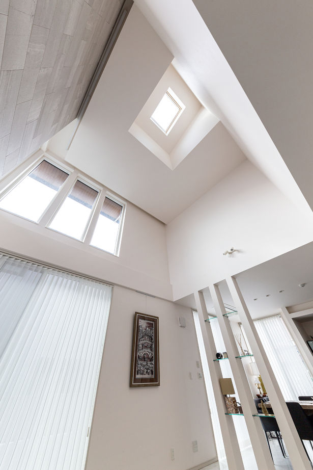 ダイワハウス 【65坪/夫婦＋子ども1人/間取り図あり】ロースタイルリビングを吹き抜けにした「白」の家　写真10点掲載の建築実例画像3