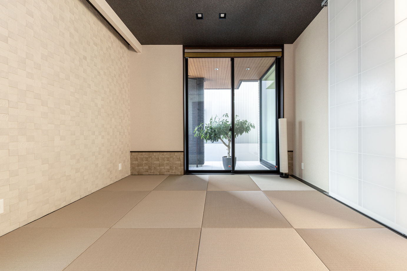 ダイワハウス 【65坪/夫婦＋子ども1人/間取り図あり】ロースタイルリビングを吹き抜けにした「白」の家　写真10点掲載の建築実例画像6