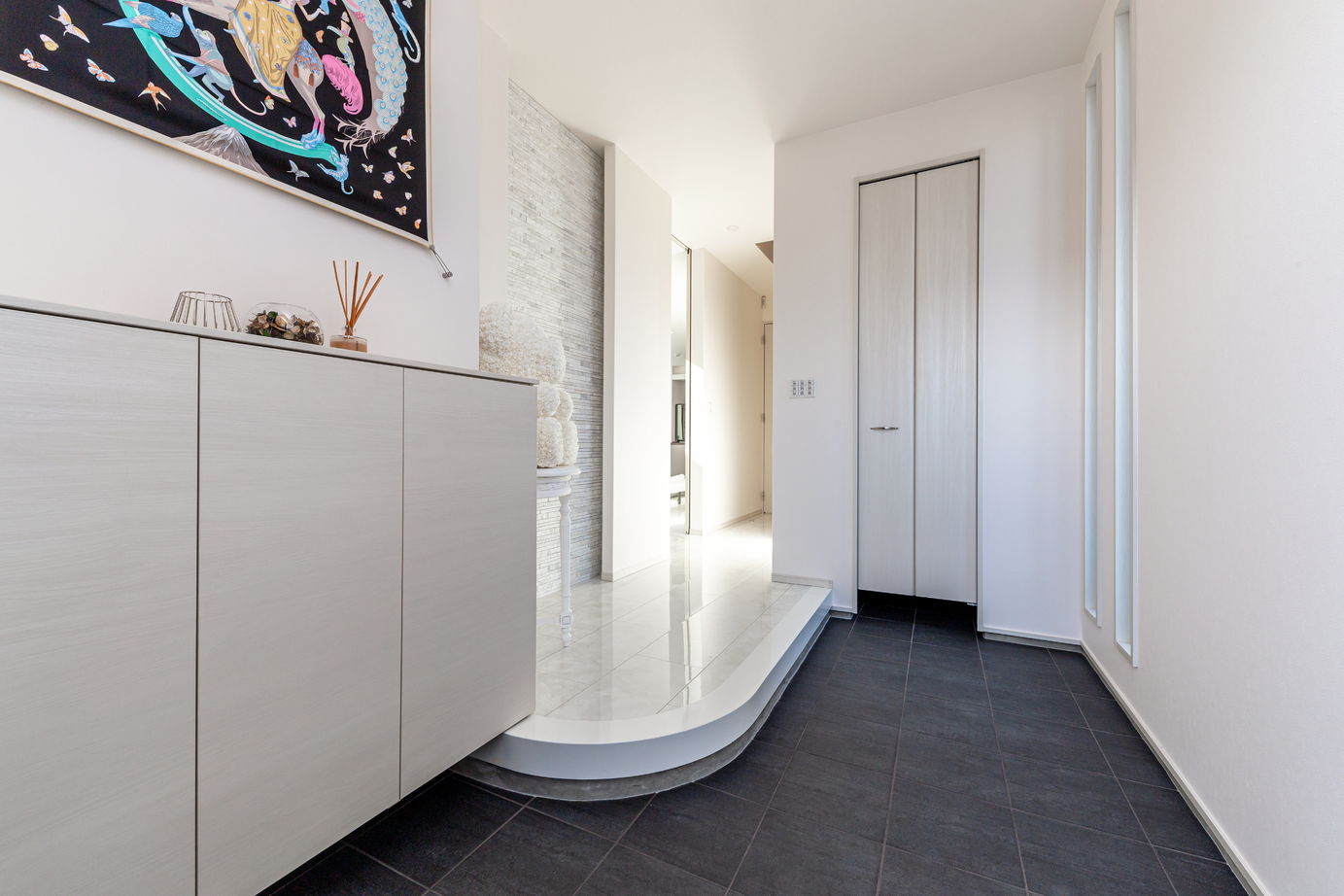 ダイワハウス 【65坪/夫婦＋子ども1人/間取り図あり】ロースタイルリビングを吹き抜けにした「白」の家　写真10点掲載の建築実例画像10