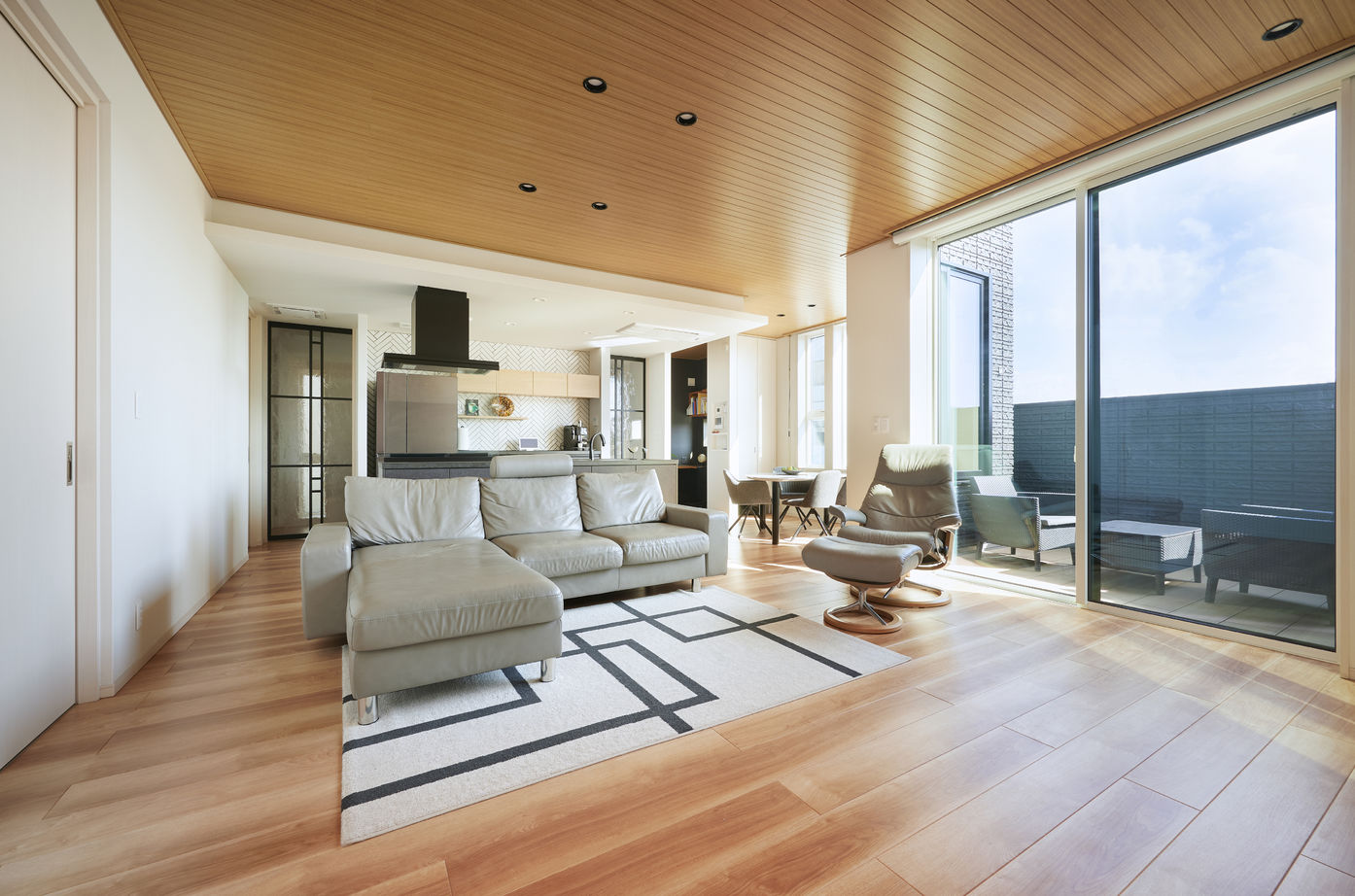 ダイワハウス 【55坪/夫婦＋子ども3人/間取り図あり】都市の家族時間を豊かに育む3階建ての家　写真９点掲載の建築実例画像2