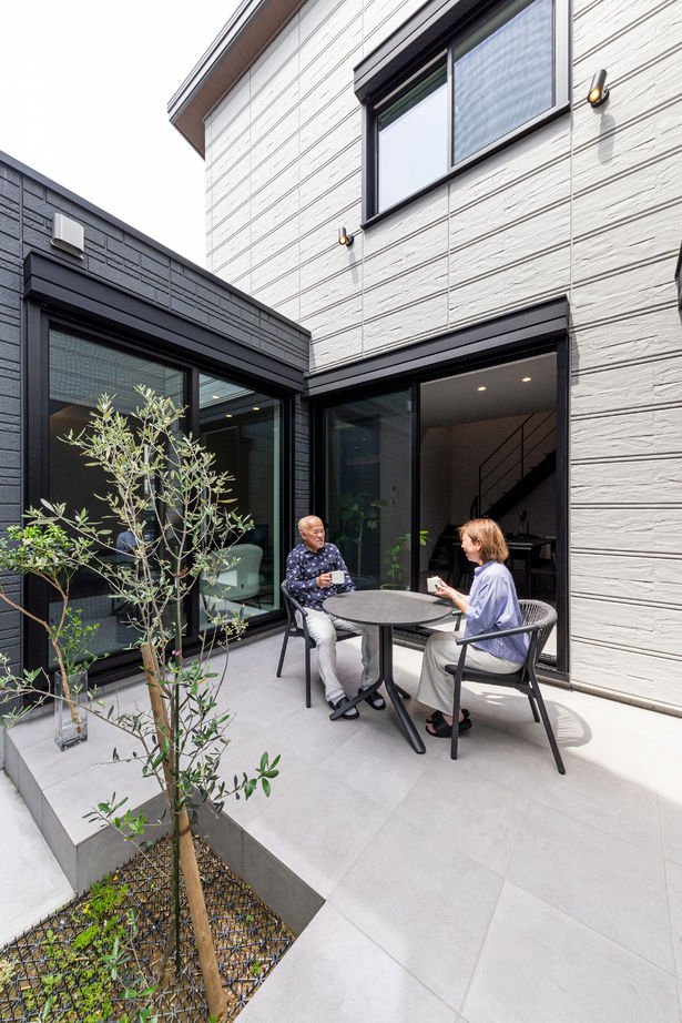 ダイワハウス 【37坪/夫婦/間取り図あり】　中庭を囲むタイルフロアのモダンな家　写真10点掲載の建築実例画像3