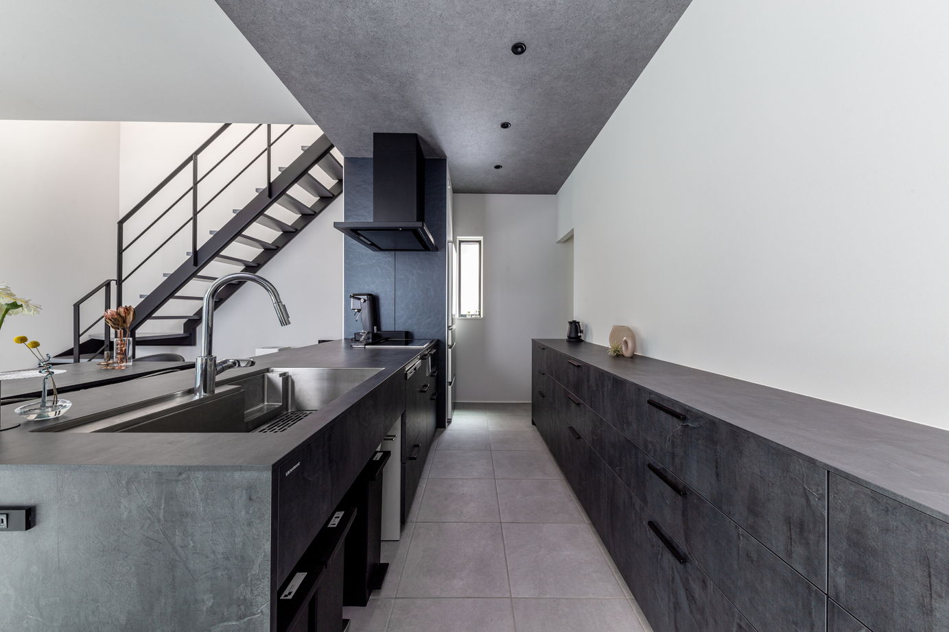 ダイワハウス 【37坪/夫婦/間取り図あり】　中庭を囲むタイルフロアのモダンな家　写真10点掲載の建築実例画像5