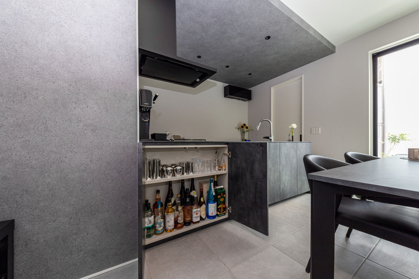 ダイワハウス 【37坪/夫婦/間取り図あり】　中庭を囲むタイルフロアのモダンな家　写真10点掲載の建築実例画像7