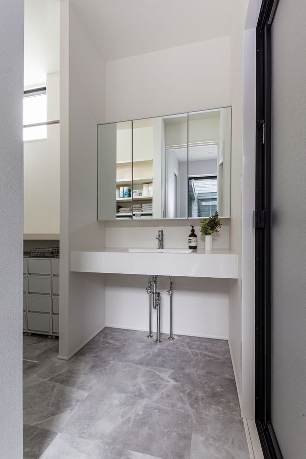 ダイワハウス 【37坪/夫婦/間取り図あり】　中庭を囲むタイルフロアのモダンな家　写真10点掲載の建築実例画像9