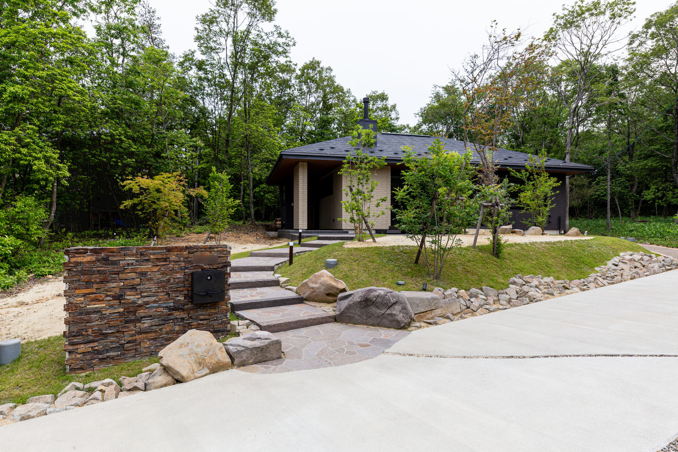 ダイワハウス 【28坪/夫婦＋犬/間取り図あり】森に抱かれて四季の自然を楽しむ平屋の別荘　写真7点掲載の建築実例画像3