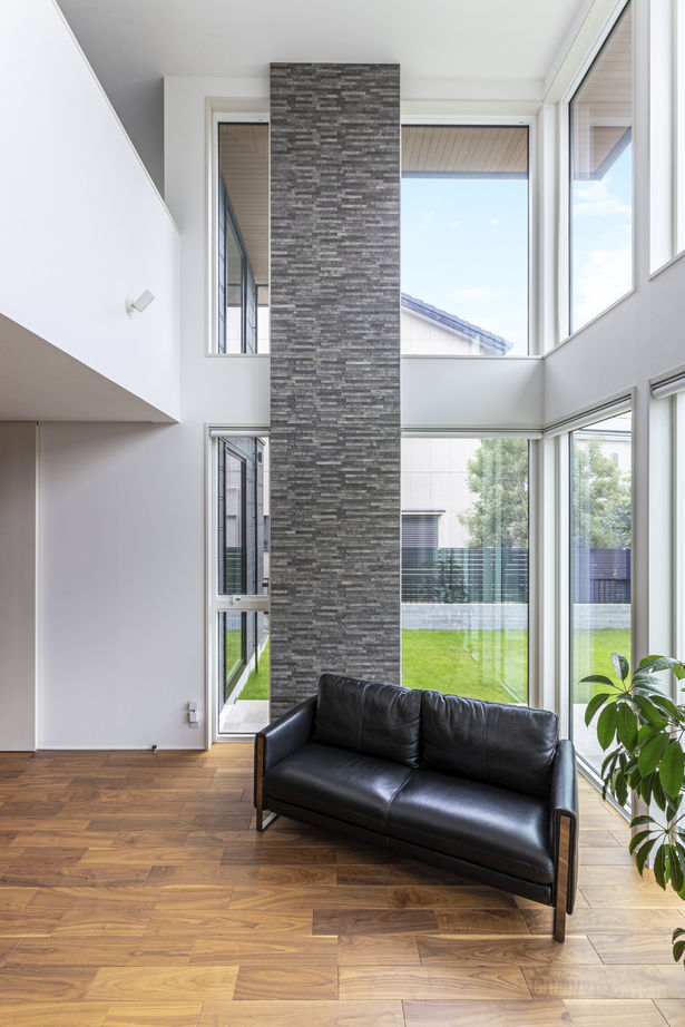 ダイワハウス 【47坪/夫婦/間取り図あり】　吹き抜けに連続窓がダイナミックに映える家　写真８点掲載の建築実例画像2