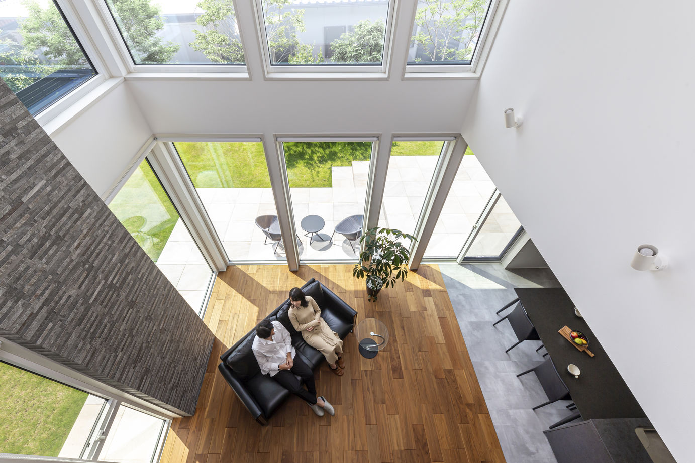 ダイワハウス 【47坪/夫婦/間取り図あり】　吹き抜けに連続窓がダイナミックに映える家　写真８点掲載の建築実例画像3