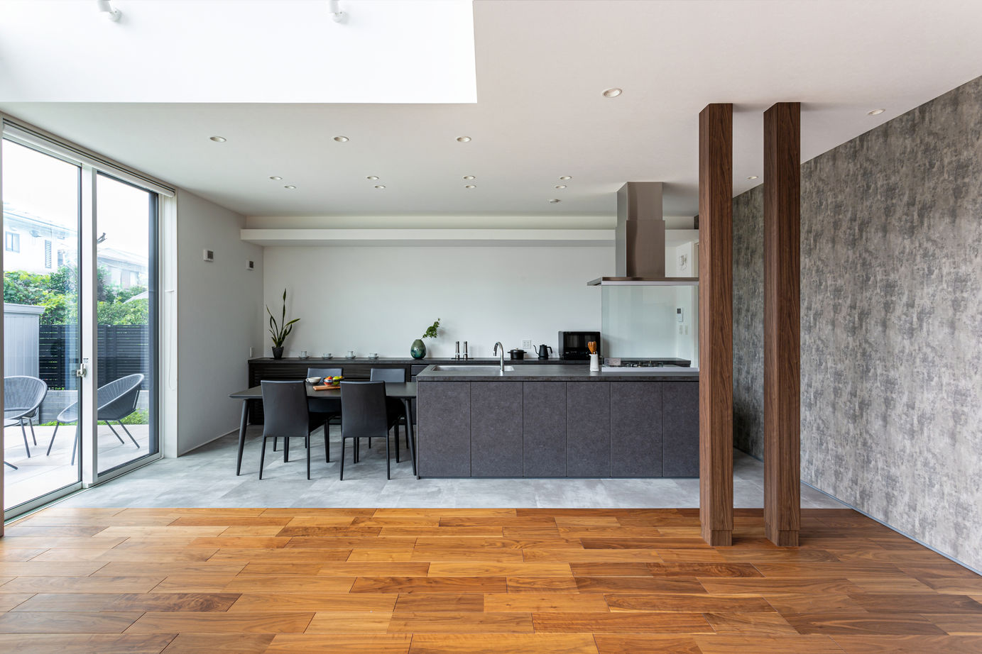 ダイワハウス 【47坪/夫婦/間取り図あり】　吹き抜けに連続窓がダイナミックに映える家　写真８点掲載の建築実例画像4