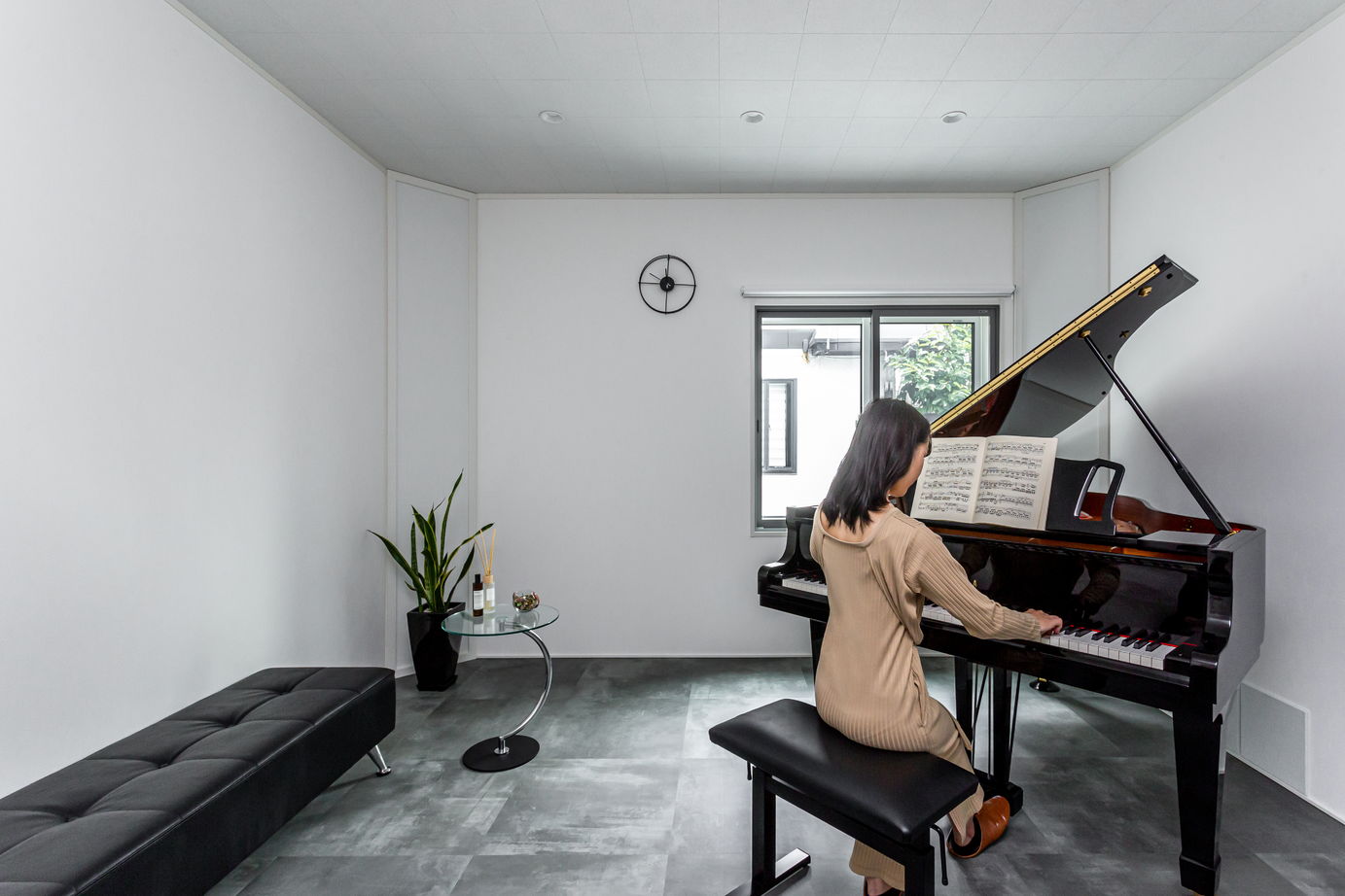 ダイワハウス 【47坪/夫婦/間取り図あり】　吹き抜けに連続窓がダイナミックに映える家　写真８点掲載の建築実例画像5