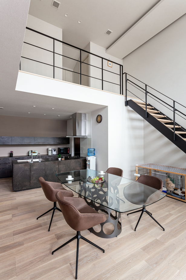 ダイワハウス 【64坪/夫婦＋犬/間取り図あり】　吹き抜けの大開口窓で庭と開放的につながる家　写真10点掲載の建築実例画像2