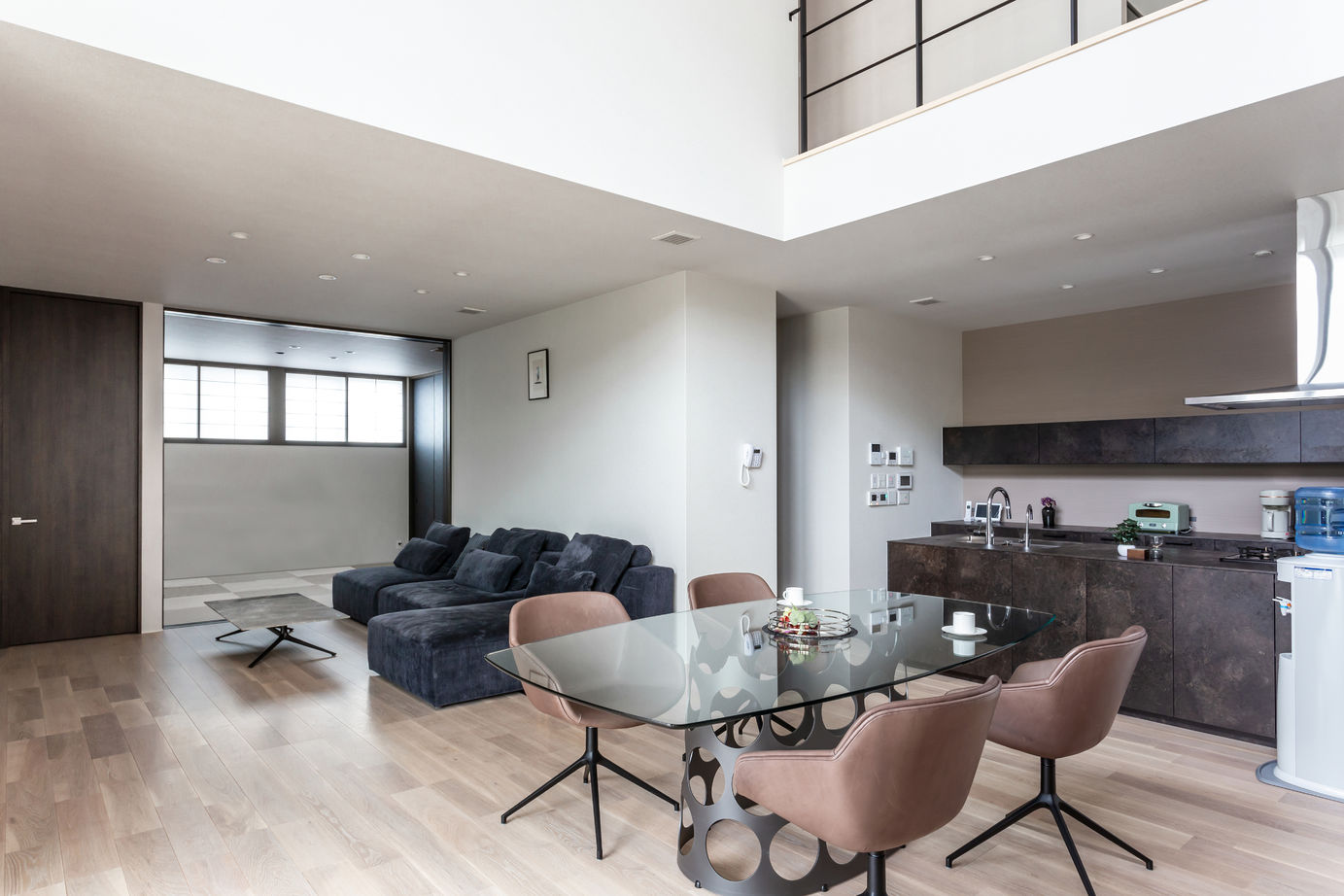 ダイワハウス 【64坪/夫婦＋犬/間取り図あり】　吹き抜けの大開口窓で庭と開放的につながる家　写真10点掲載の建築実例画像3