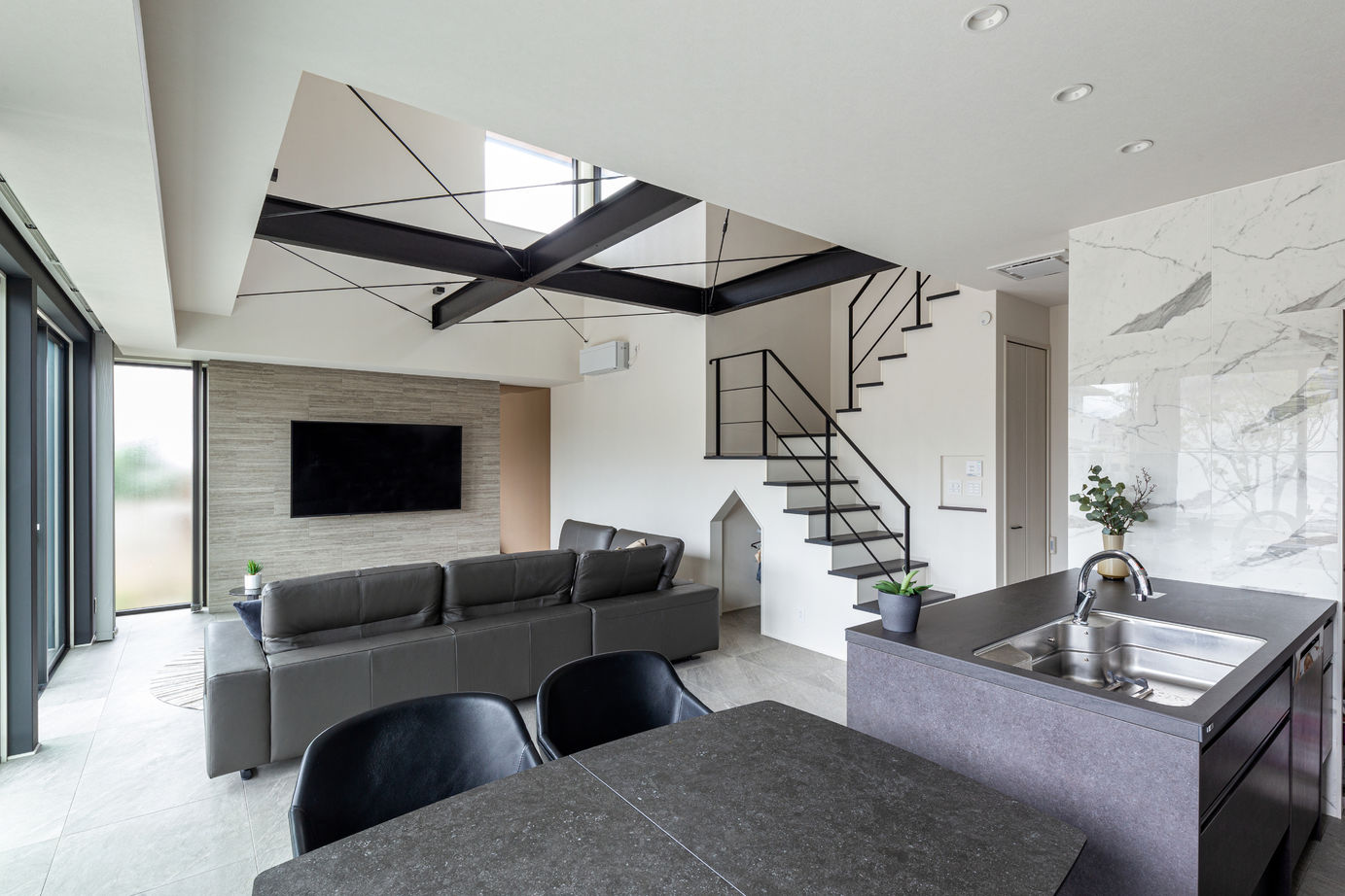 ダイワハウス 【40坪/夫婦＋子ども1人＋犬/間取り図あり】　鉄骨梁が映える吹き抜けリビングの家　写真10点掲載の建築実例画像3