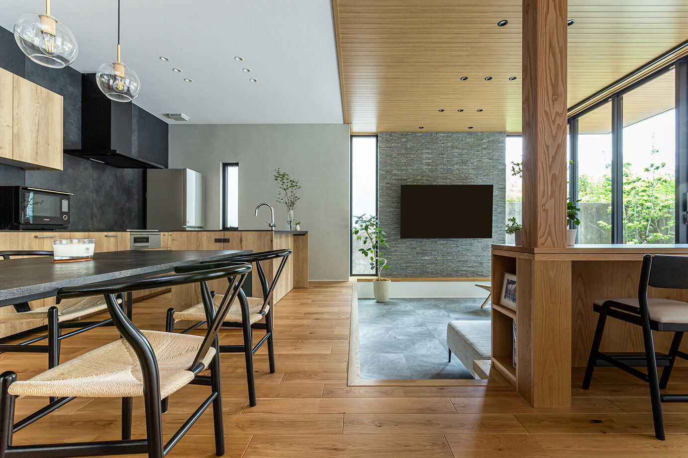 ダイワハウス 【45坪/夫婦＋子ども2人】四季折々の植栽が彩るロースタイルリビングの家　写真10点掲載の建築実例画像1