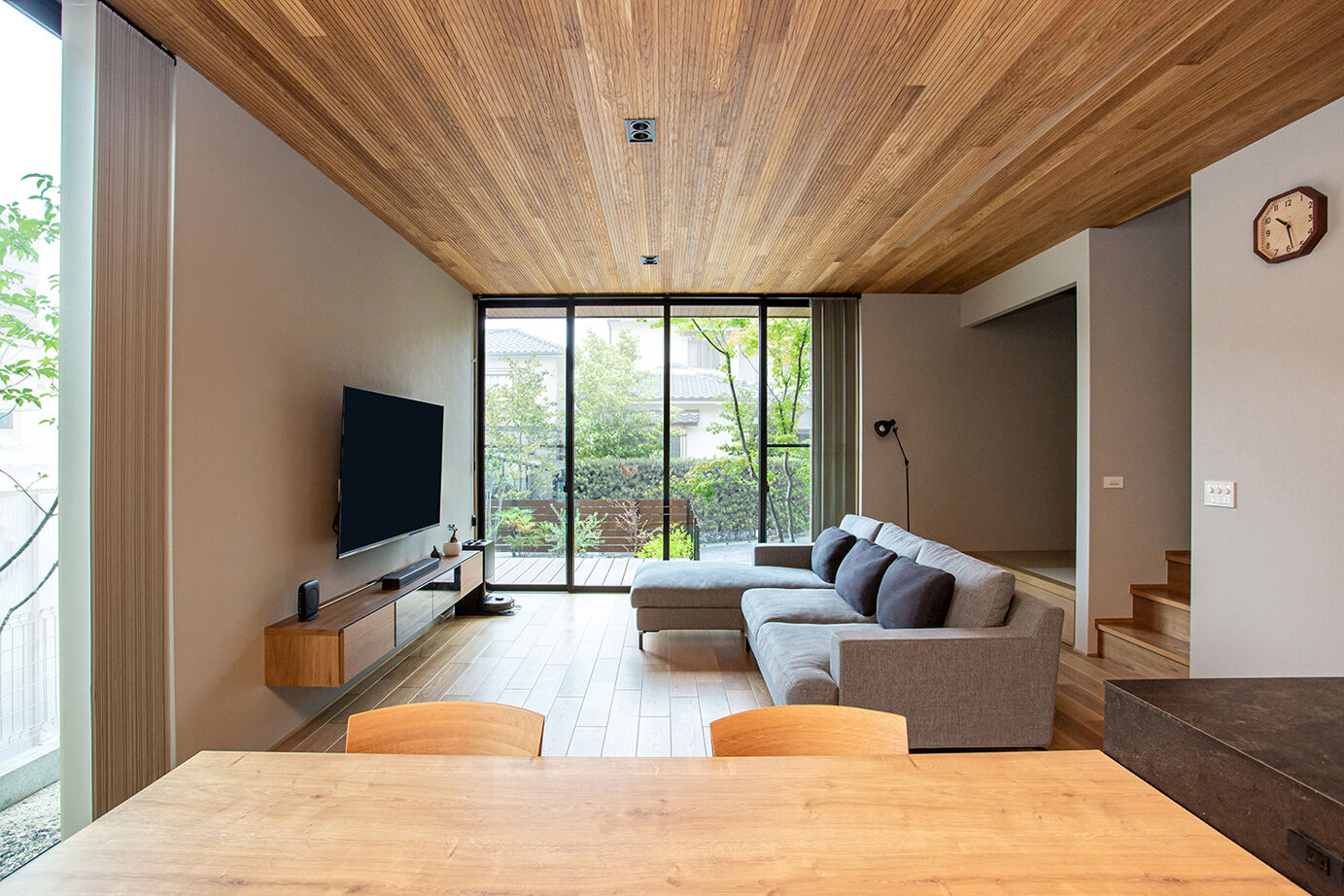 ダイワハウス 【34坪/夫婦＋子ども１人/間取り図あり】シンプルな仕立てで天然木が引き立つ家　写真10点掲載の建築実例画像2