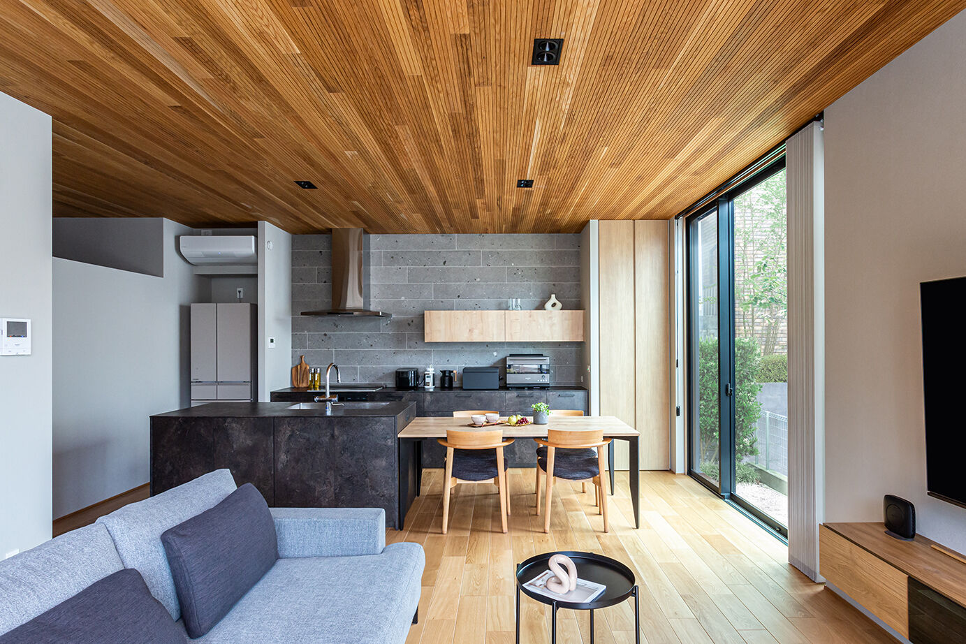 ダイワハウス 【34坪/夫婦＋子ども１人/間取り図あり】シンプルな仕立てで天然木が引き立つ家　写真10点掲載の建築実例画像3