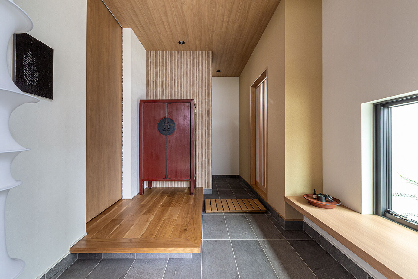 ダイワハウス 【49坪/夫婦+子ども2人/間取り図あり】ブラックの回廊が吹き抜けを囲うギャラリーのような家　写真10点掲載の建築実例画像6