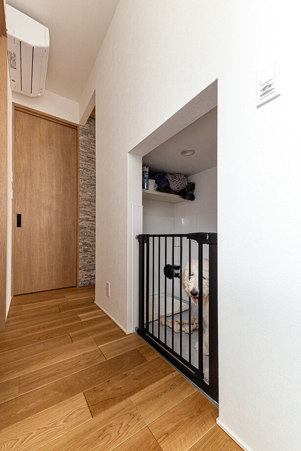 ダイワハウス 【49坪/夫婦+子ども2人/間取り図あり】ブラックの回廊が吹き抜けを囲うギャラリーのような家　写真10点掲載の建築実例画像8