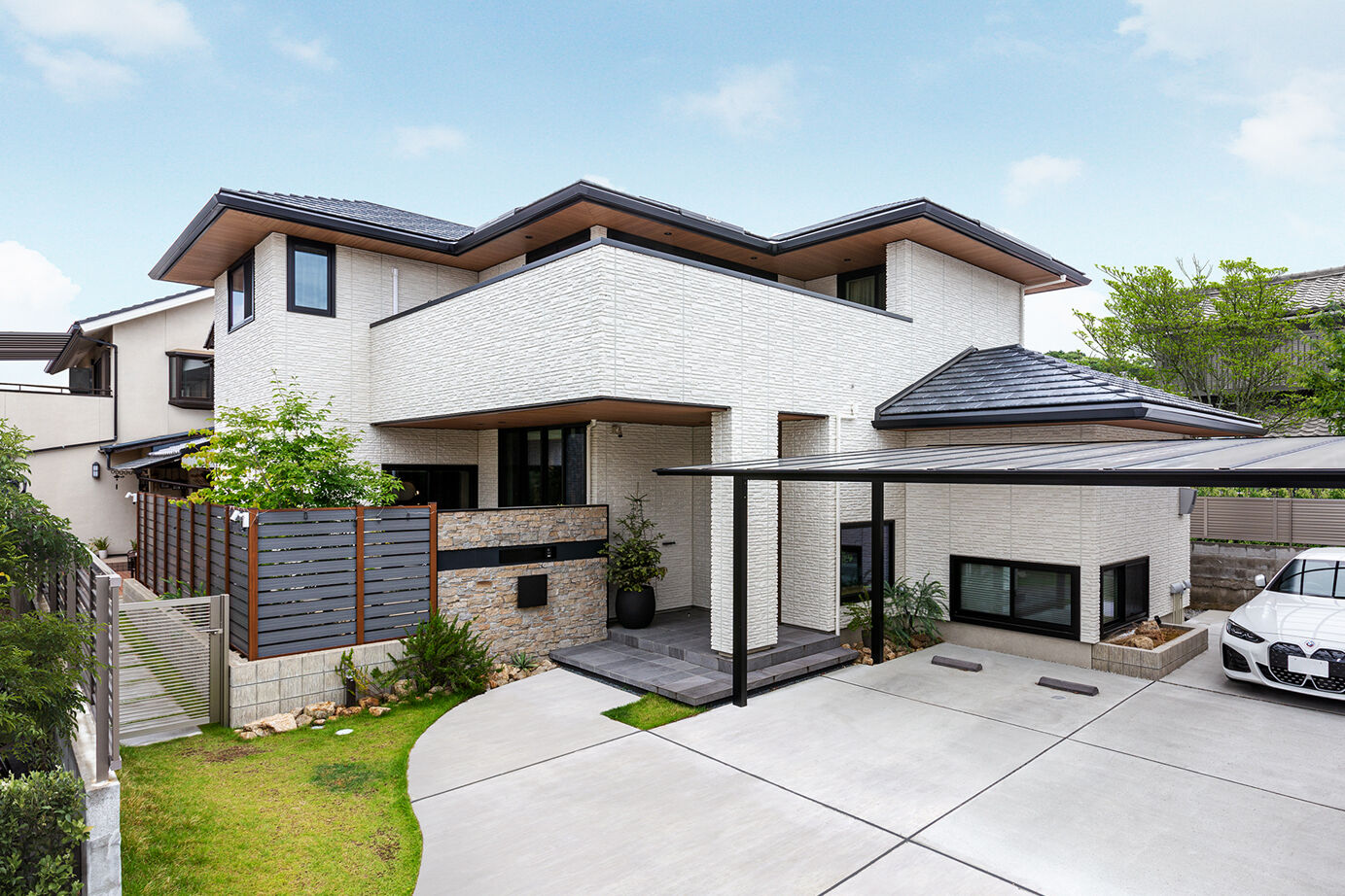 ダイワハウス 【49坪/夫婦+子ども2人/間取り図あり】ブラックの回廊が吹き抜けを囲うギャラリーのような家　写真10点掲載の建築実例画像10