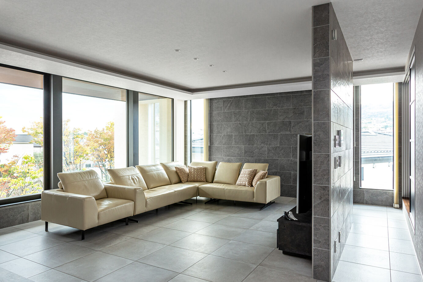 ダイワハウス 【69坪/夫婦＋子ども1人】美しい街景に溶け込む2階リビングの住まい　写真10点掲載の建築実例画像3