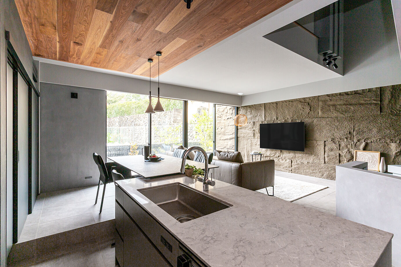 ダイワハウス 【34坪/本人＋子ども1人/間取り図あり】素材の陰影が光を美しく魅せる家　写真10点掲載の建築実例画像3