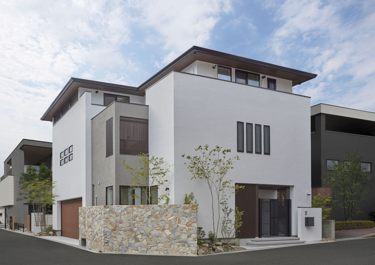 ダイワハウス 【89坪/夫婦＋子ども2人】　開放的な空間を満喫できる都心の3階建て　写真９点掲載の建築実例画像1