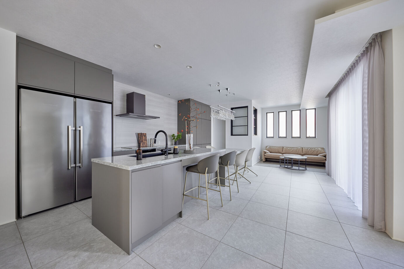 ダイワハウス 【89坪/夫婦＋子ども2人】　開放的な空間を満喫できる都心の3階建て　写真９点掲載の建築実例画像6