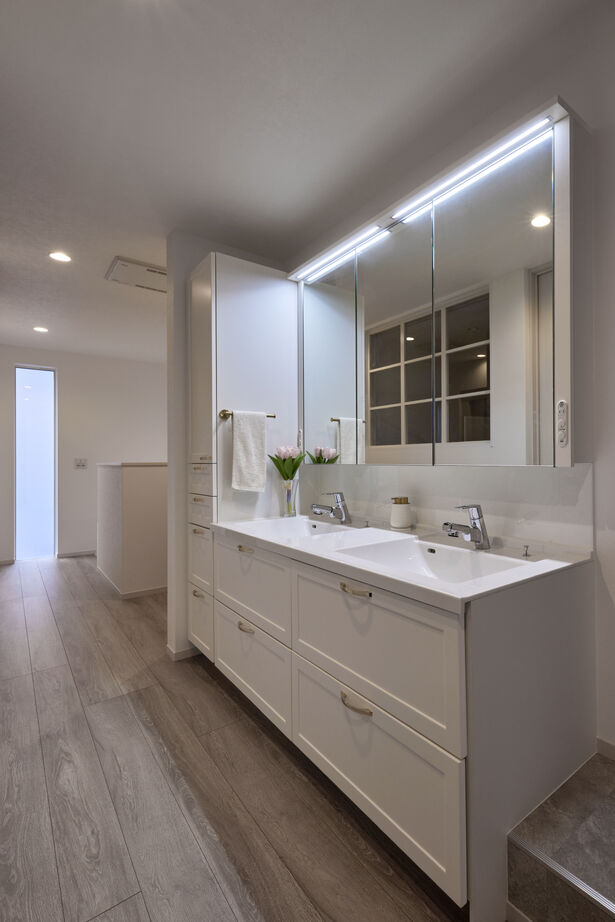 ダイワハウス 【89坪/夫婦＋子ども2人】　開放的な空間を満喫できる都心の3階建て　写真９点掲載の建築実例画像8