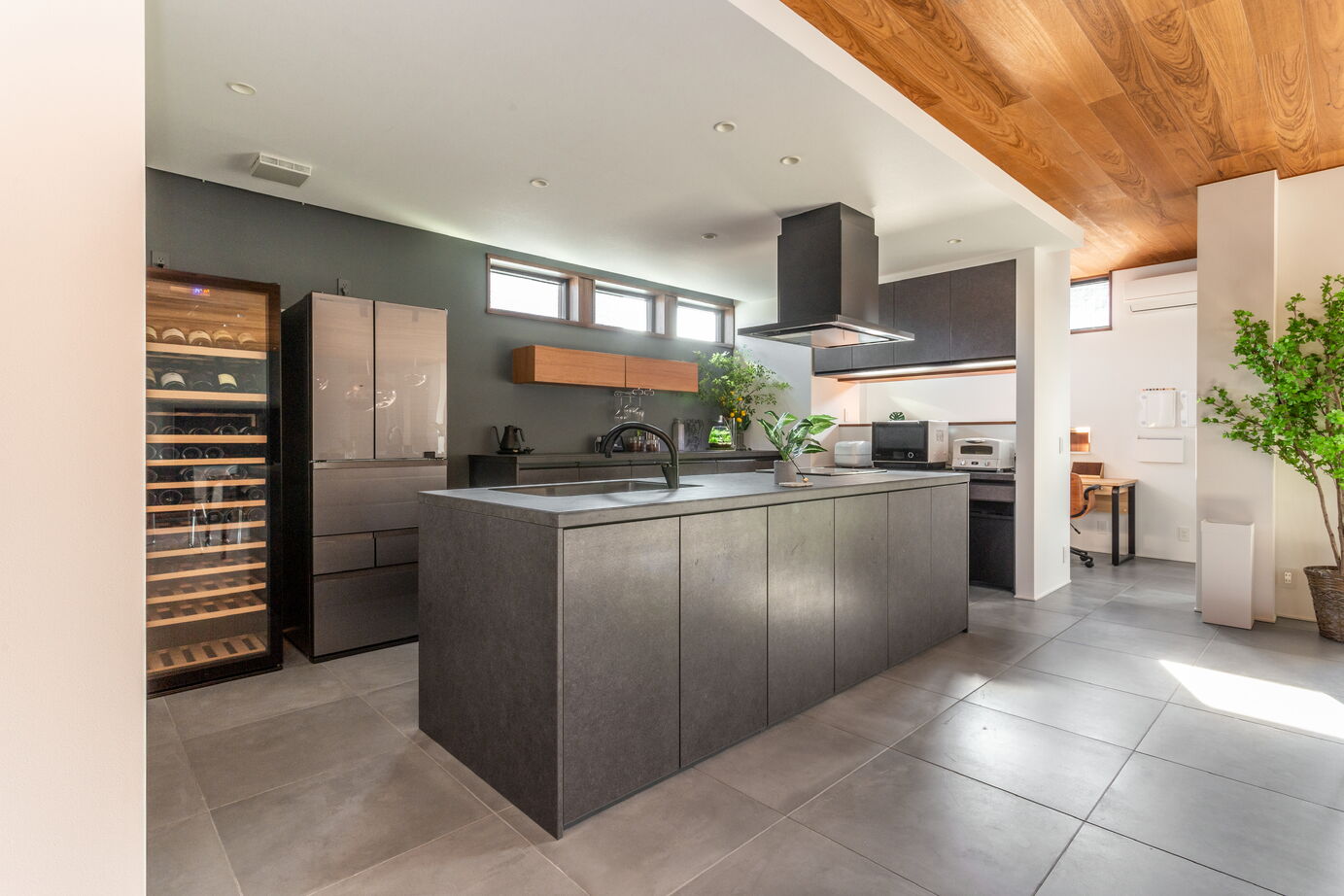 ダイワハウス 【152坪/夫婦＋子ども２人】小さな居場所が大空間でつながる事務所併用住宅　写真10点掲載の建築実例画像4