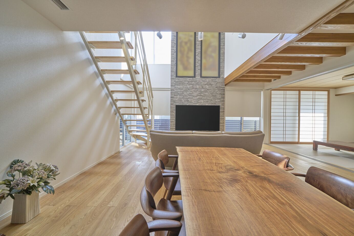 ダイワハウス 【84坪/夫婦＋親】木肌の温もりに包まれる邸宅　写真9点掲載の建築実例画像4