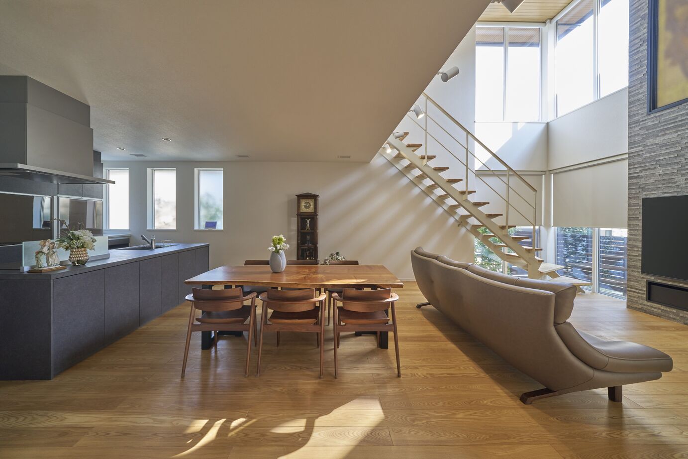 ダイワハウス 【84坪/夫婦＋親】木肌の温もりに包まれる邸宅　写真9点掲載の建築実例画像6