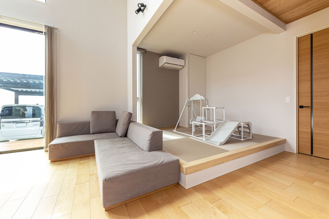 ダイワハウス 【37坪/夫婦＋子ども1人】明るい吹抜けを中心に、見守り育む暮らし　写真9点掲載の建築実例画像2