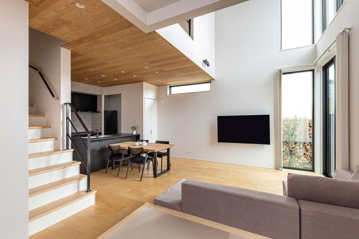 ダイワハウス 【37坪/夫婦＋子ども1人】明るい吹抜けを中心に、見守り育む暮らし　写真9点掲載の建築実例画像3