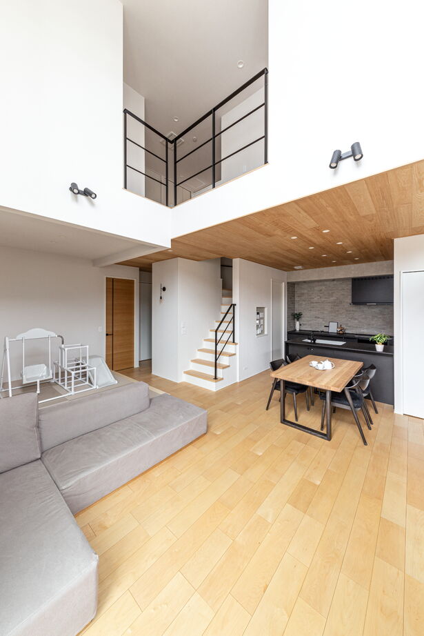 ダイワハウス 【37坪/夫婦＋子ども1人】明るい吹抜けを中心に、見守り育む暮らし　写真9点掲載の建築実例画像4